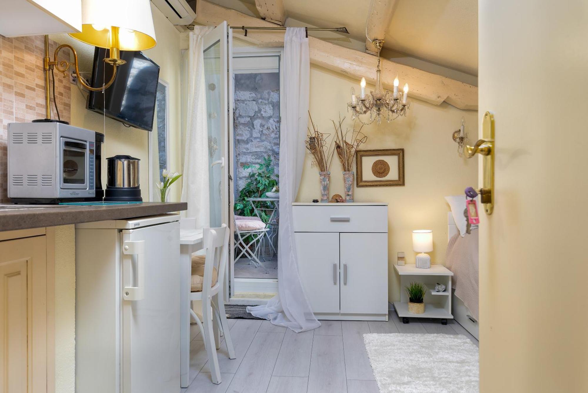 Duplex Apartment Camelia In Charming Old Town ロヴィニ エクステリア 写真