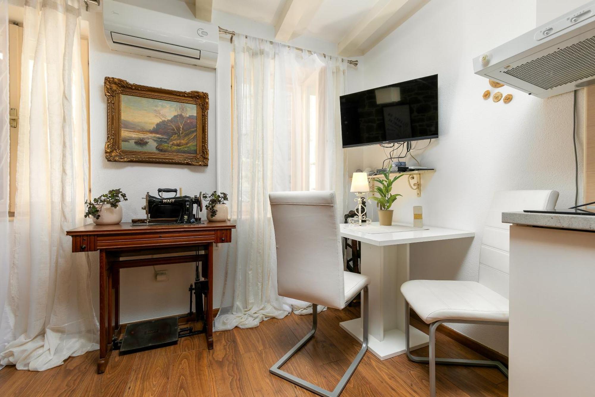 Duplex Apartment Camelia In Charming Old Town ロヴィニ エクステリア 写真