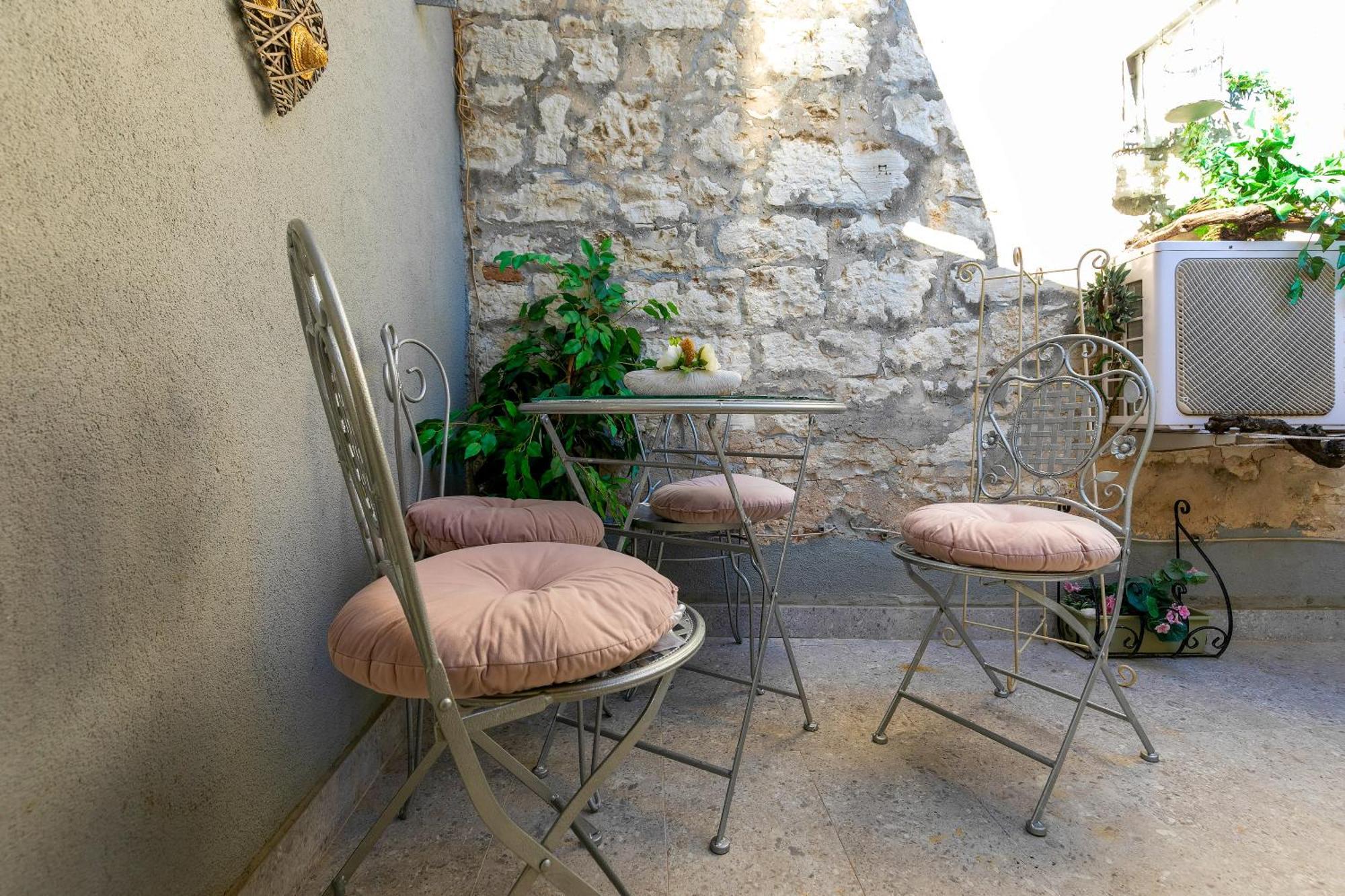 Duplex Apartment Camelia In Charming Old Town ロヴィニ エクステリア 写真