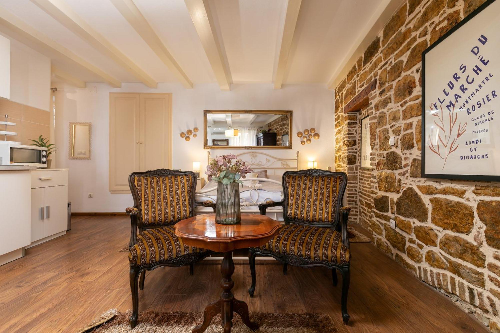 Duplex Apartment Camelia In Charming Old Town ロヴィニ エクステリア 写真