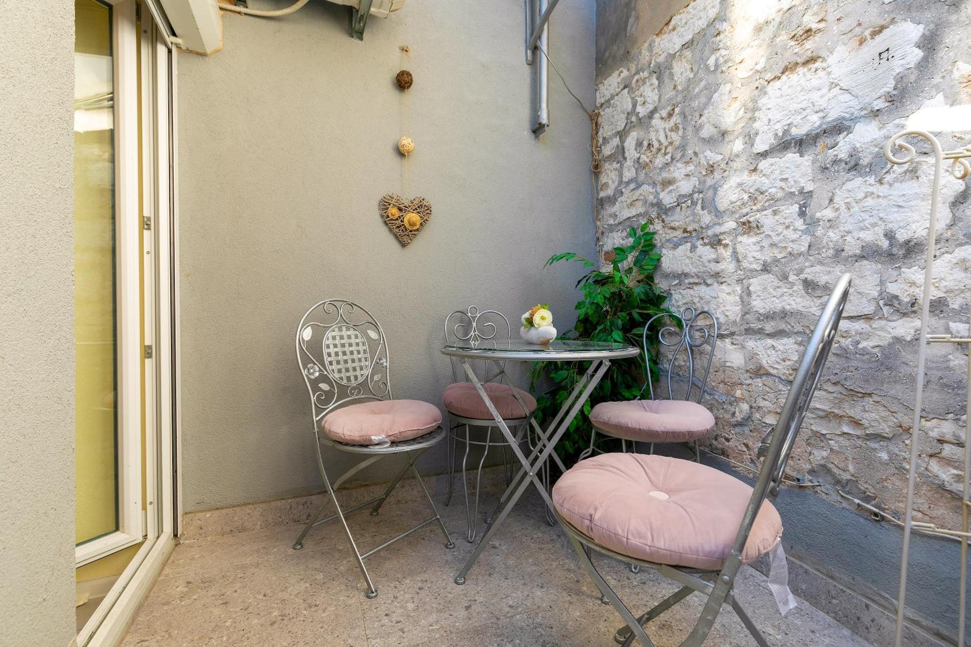 Duplex Apartment Camelia In Charming Old Town ロヴィニ エクステリア 写真