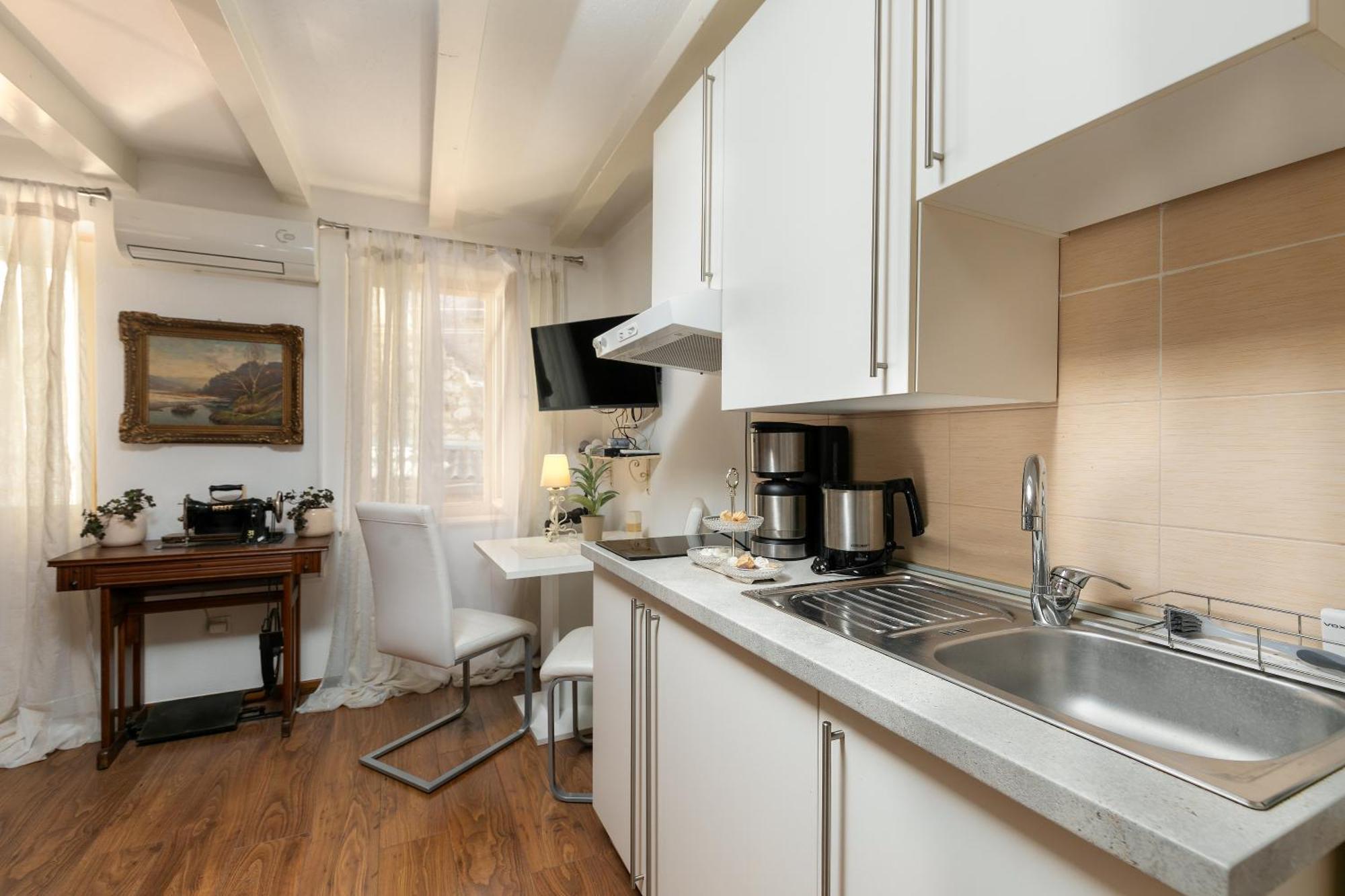 Duplex Apartment Camelia In Charming Old Town ロヴィニ エクステリア 写真