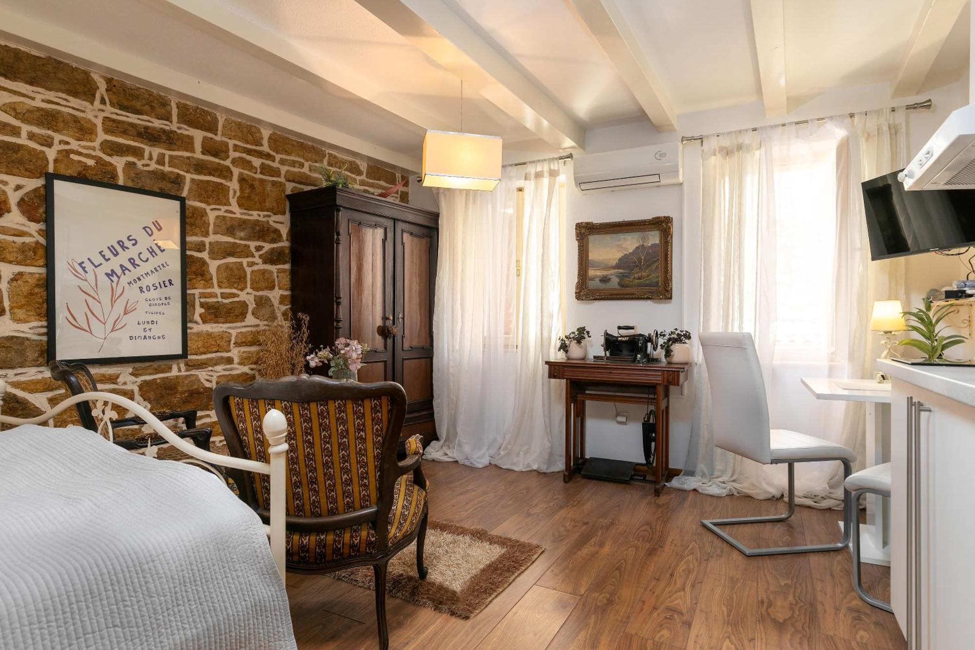 Duplex Apartment Camelia In Charming Old Town ロヴィニ エクステリア 写真