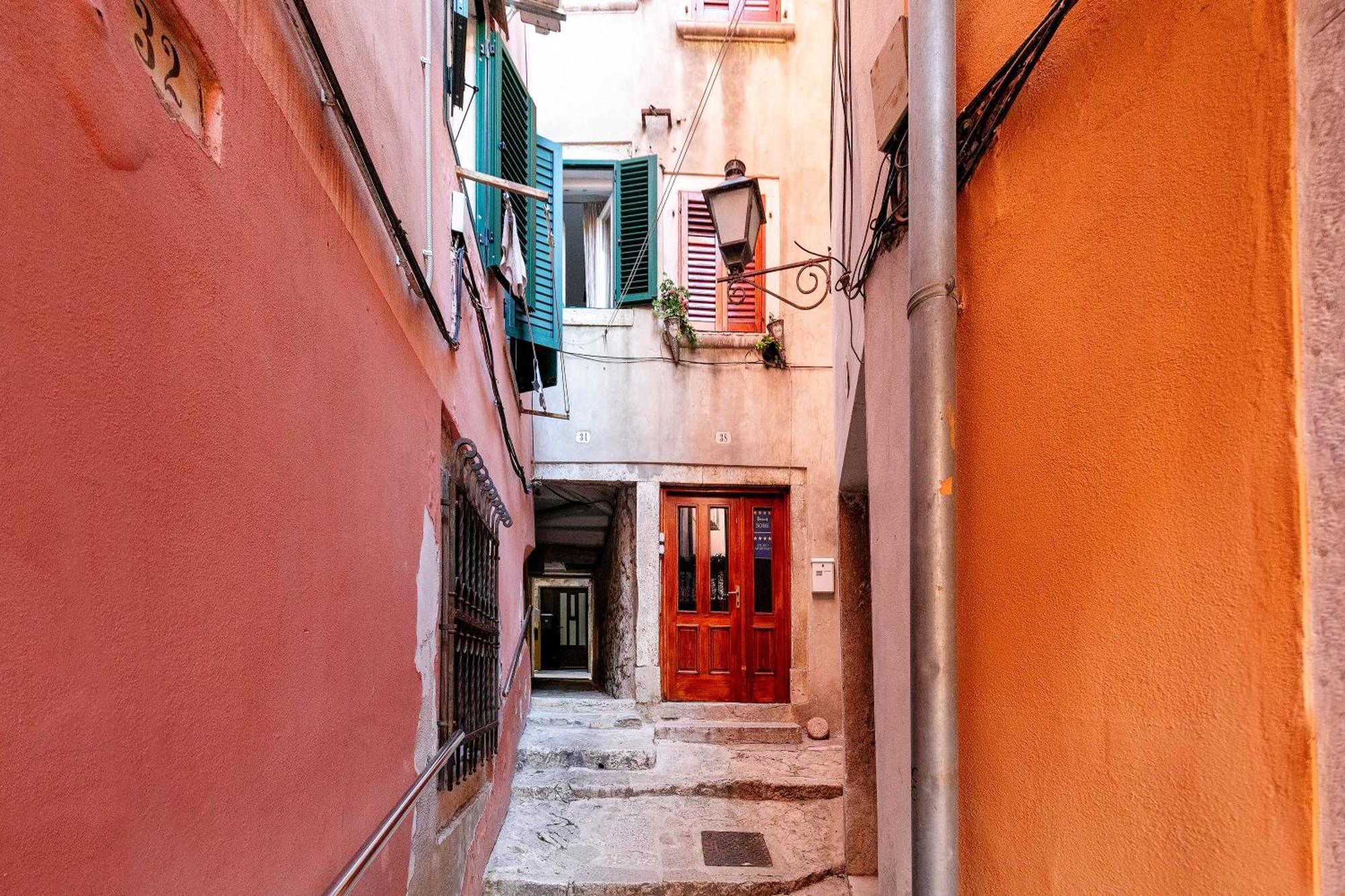 Duplex Apartment Camelia In Charming Old Town ロヴィニ エクステリア 写真