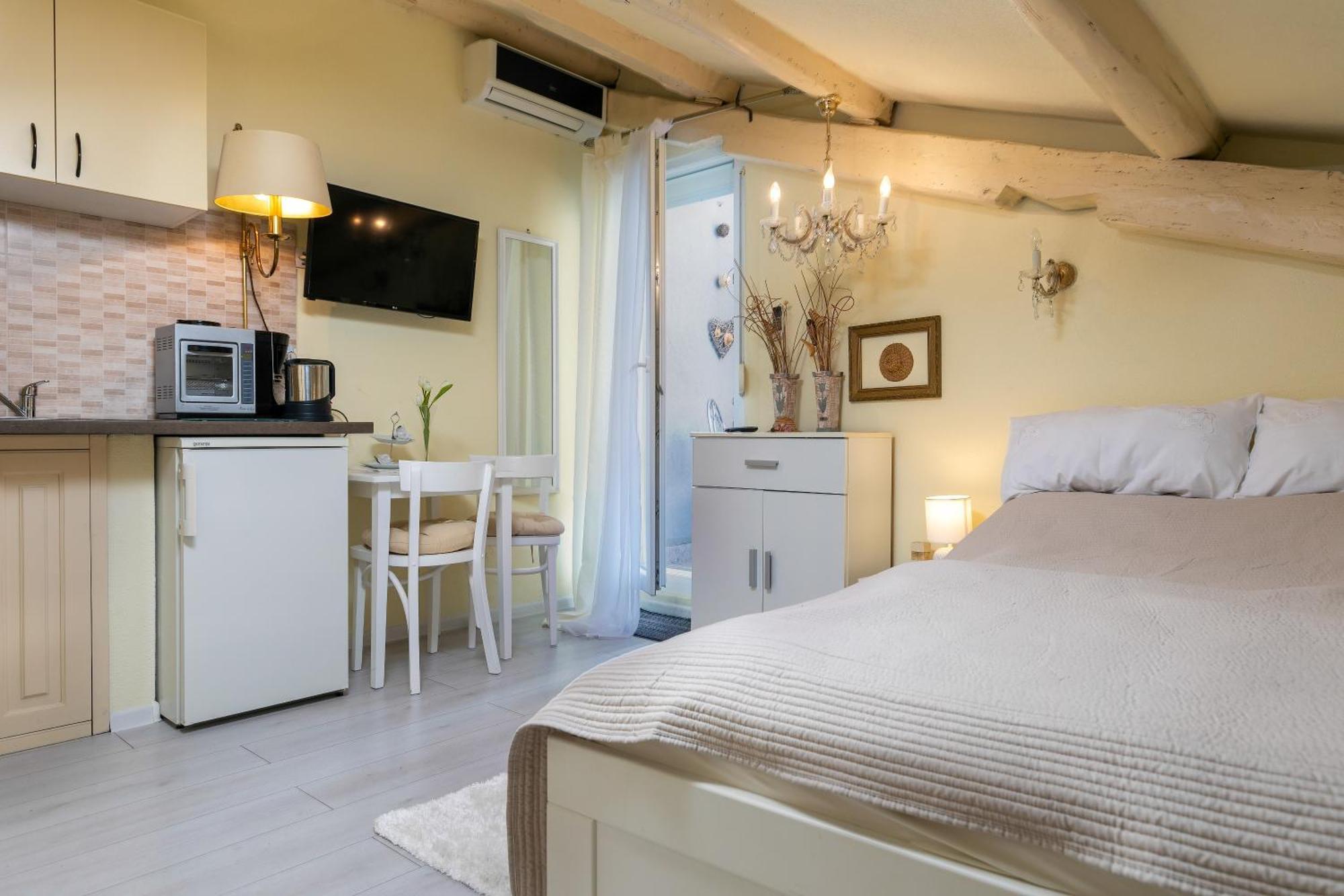 Duplex Apartment Camelia In Charming Old Town ロヴィニ エクステリア 写真