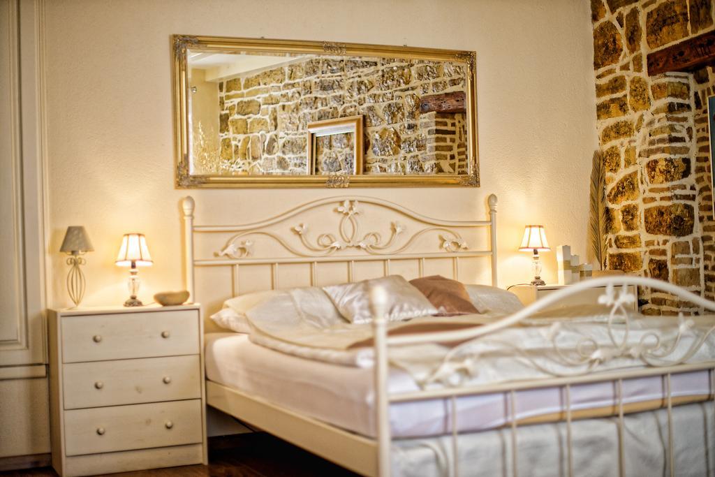 Duplex Apartment Camelia In Charming Old Town ロヴィニ エクステリア 写真
